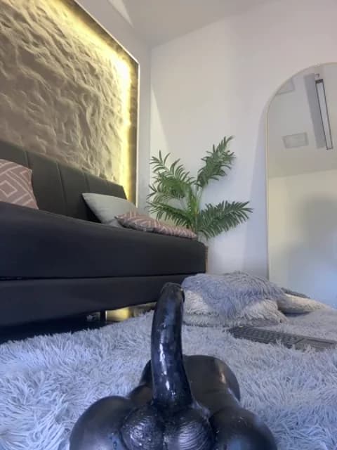 Saved: Isa__Blanc Broadcast (May 28, 2026 02:12, 32min)