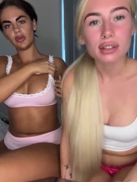 Saved: SexySaraxxoo Broadcast (May 19, 2026 19:15, 44min)