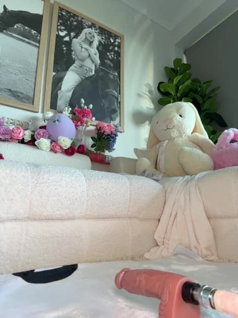 Saved: aus_queen Broadcast (April 20, 2026 06:20, 61min)