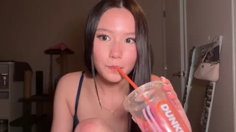 Saved: luvvivii Broadcast (April 22, 2026 03:02, 30min)