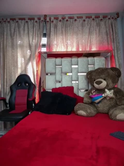 Saved: serena_willow Broadcast (May 19, 2026 14:34, 33min)